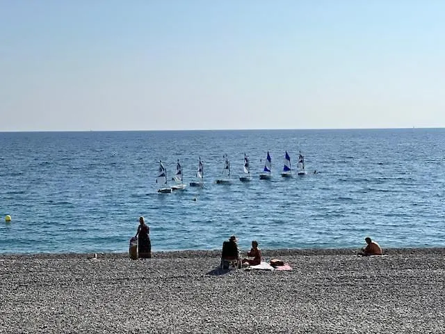 Jardin Sur La Promenade Des Anglais