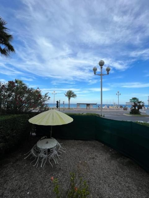 Jardin Sur La Promenade Des Appartement Nice